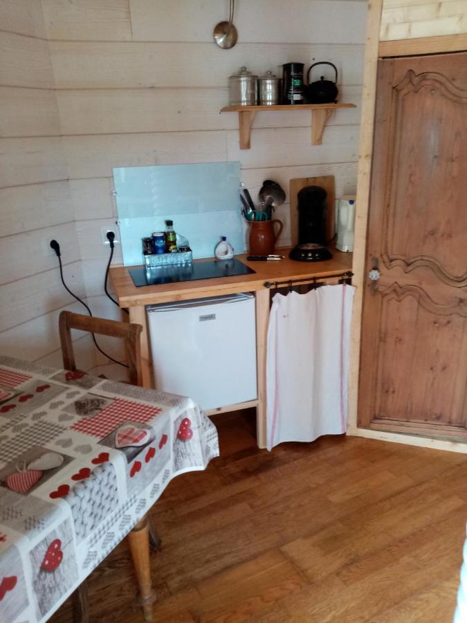 La Tour De Ver Gite Atypique Possibilite Table D'Hotes Sur Reservation Ngoại thất bức ảnh